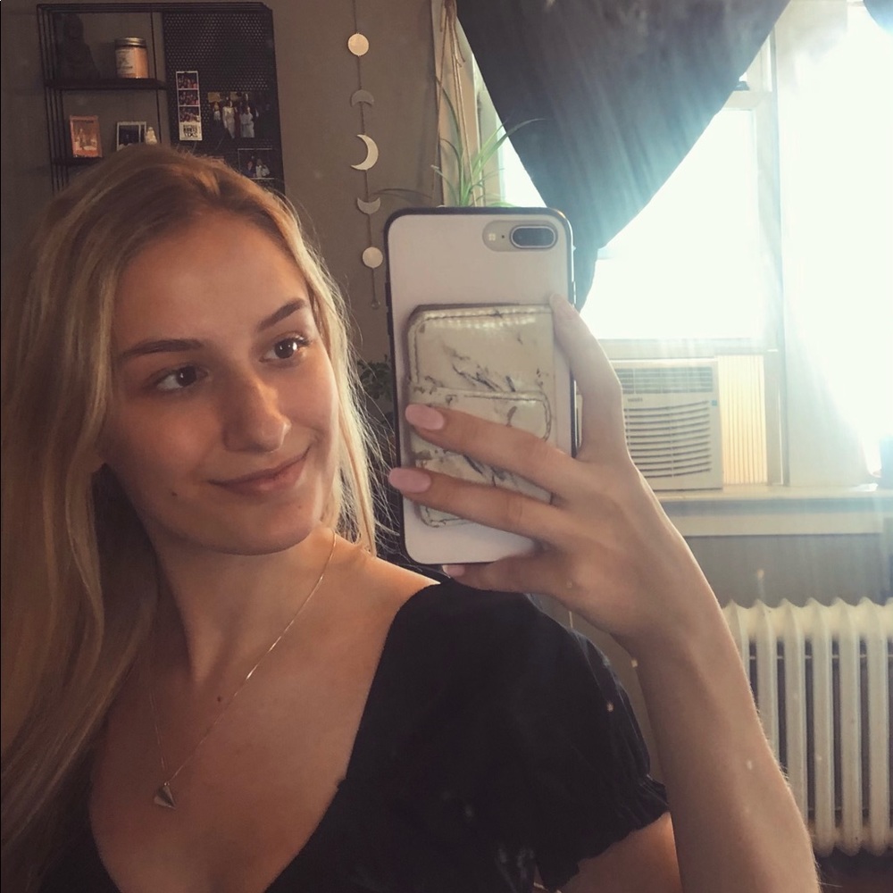 Meet your Posher, Julia